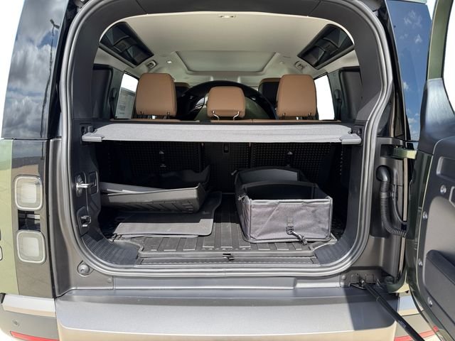 New 2026 Woolstone Green Land Rover S image 18