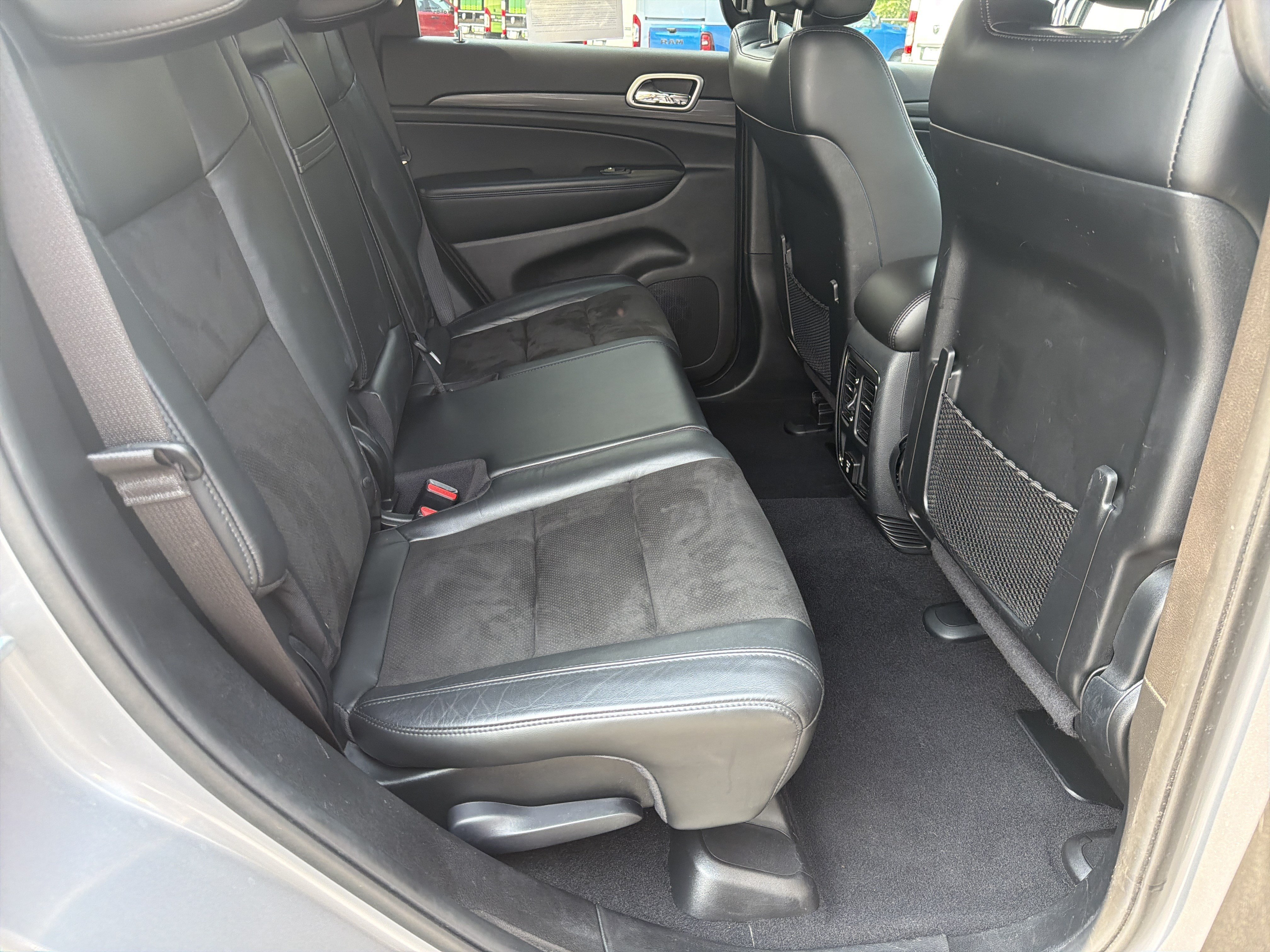 Used 2020 Billet Silver Metallic Clearcoat Jeep Altitude image 19