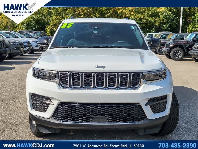Used 2025 White Jeep Laredo image 4