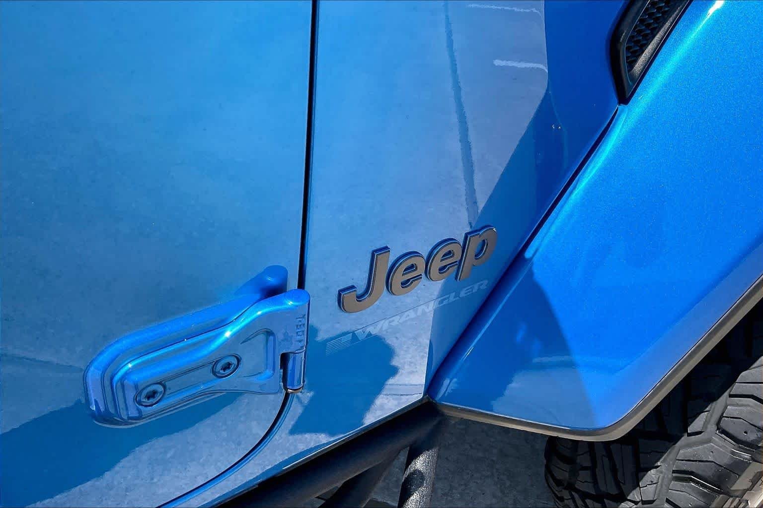 Used 2023 Hydro Blue Pearlcoat Jeep Rubicon image 10