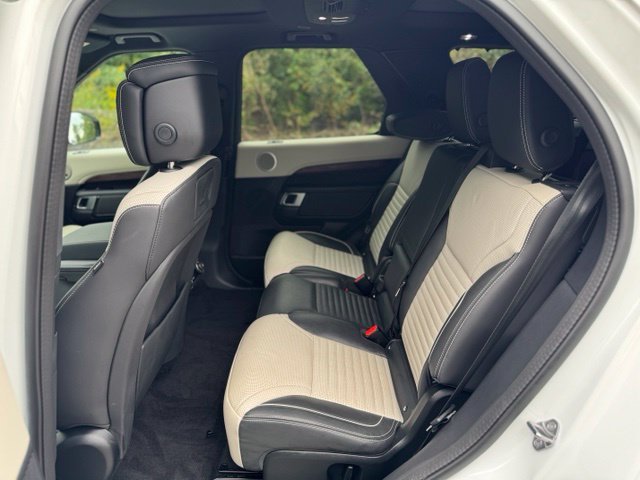 Used 2024 Fuji White Land Rover Dynamic SE image 13