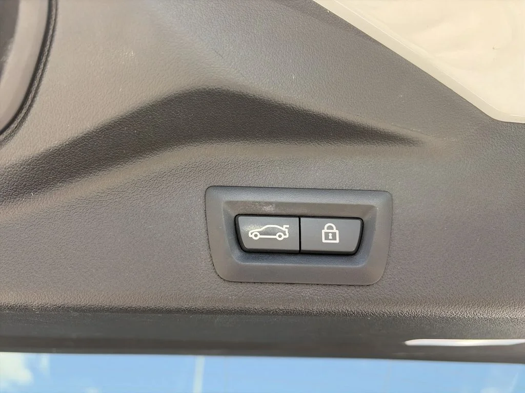 Used 2020 White BMW sDrive40i image 36