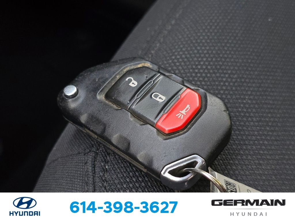 Used 2020 Silver Jeep Sport image 34