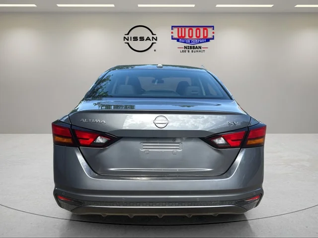Used 2024 Gun Metallic Nissan 2.5 SV image 4