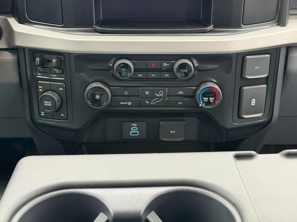 New 2027 Oxford White Ford F-350® XL image 8