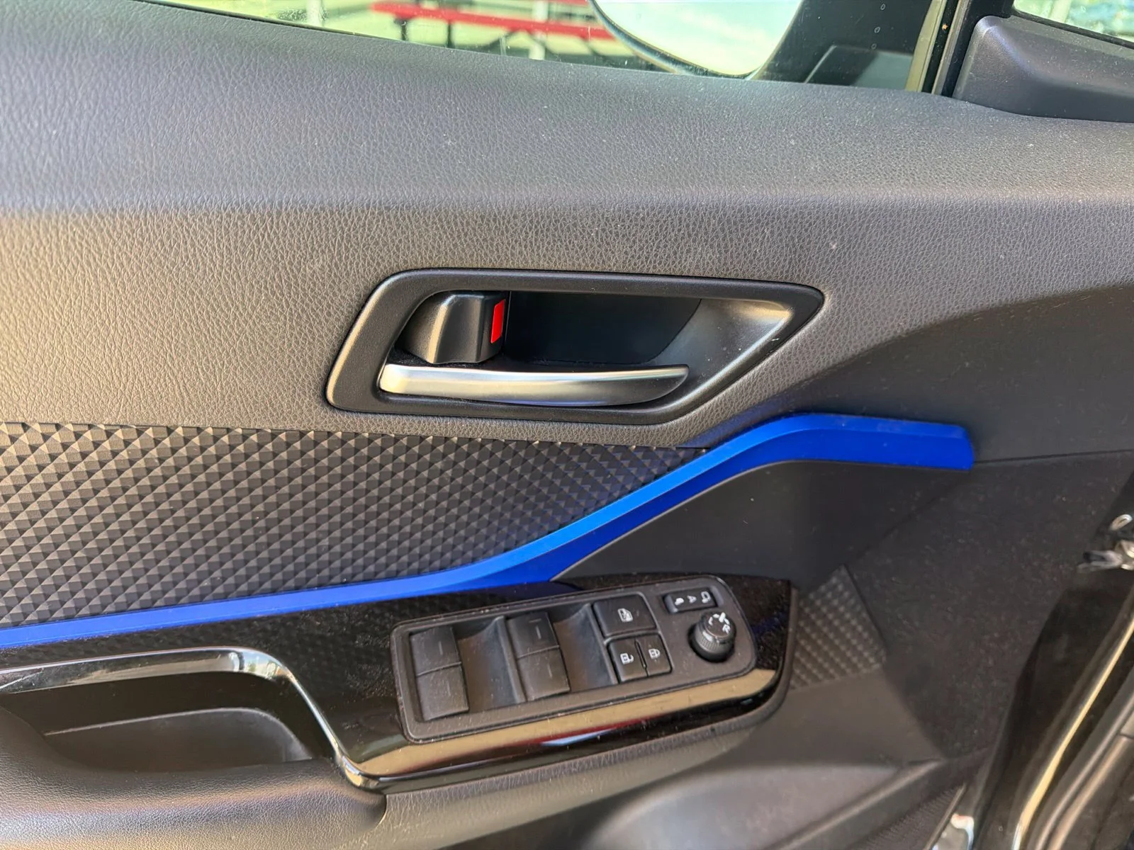 Used 2021  Toyota LE image 6