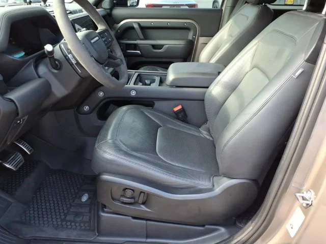 Used 2023 Gray Land Rover V8 image 17