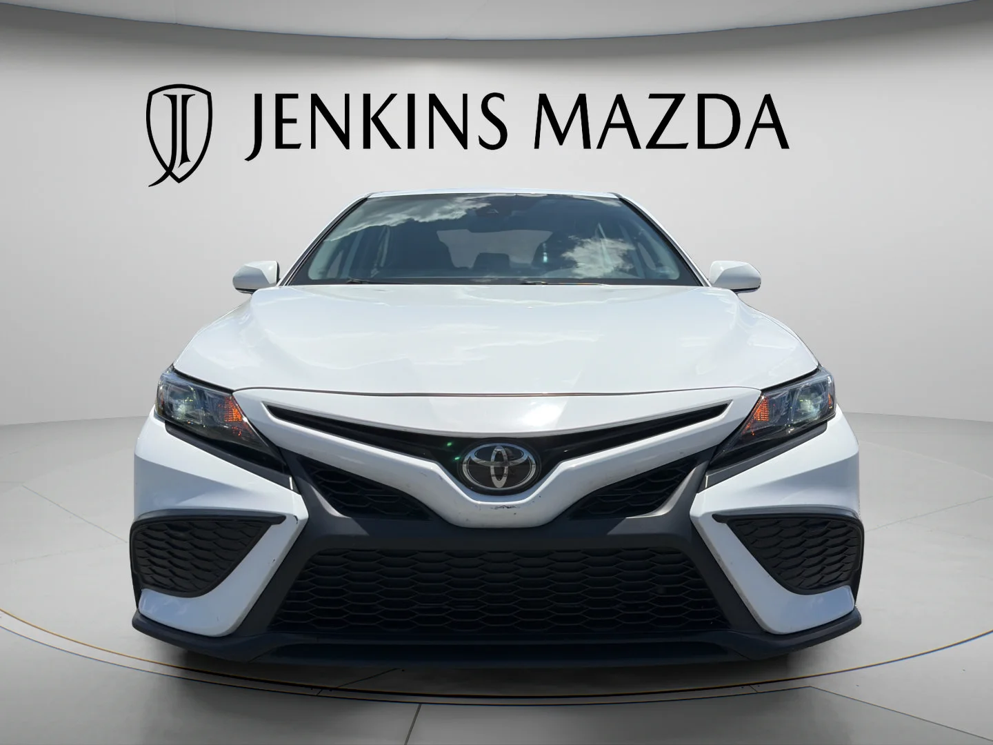 Used 2024 Ice Toyota SE image 2