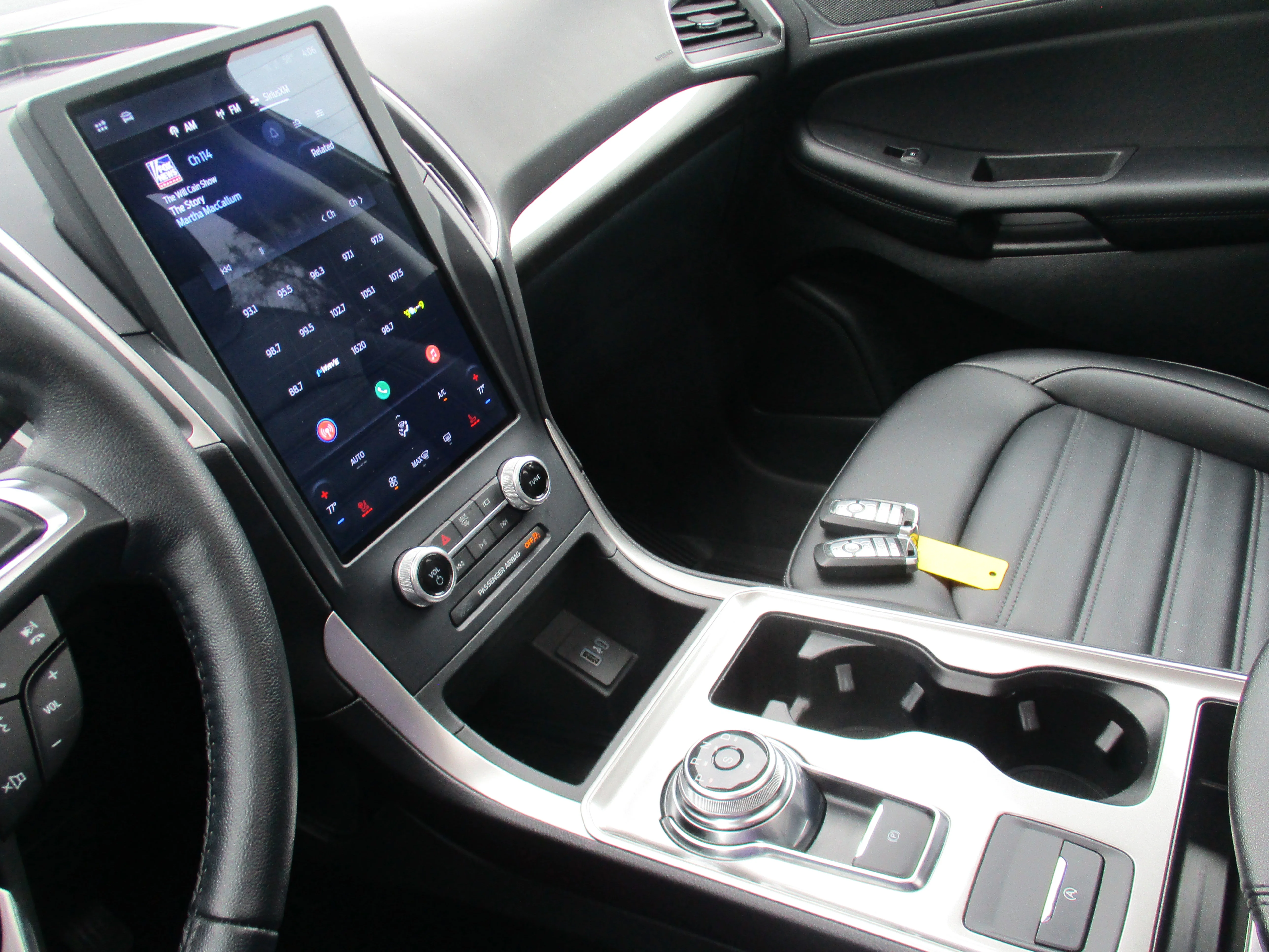 Used 2023 Agate Black Metallic Ford SEL image 29