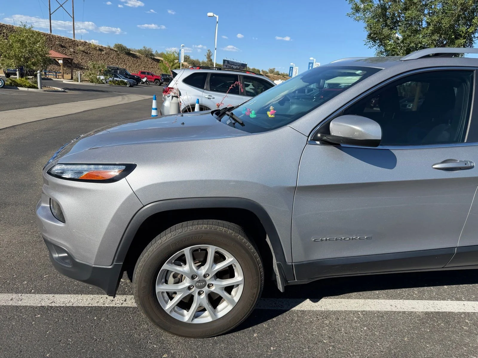 Used 2018 Silver Jeep Latitude Plus image 3