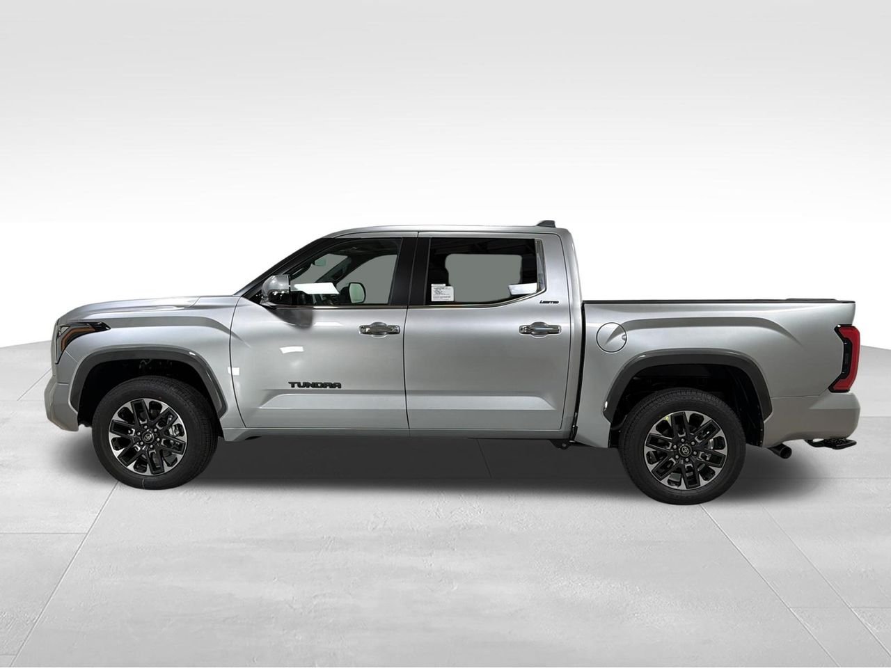 2026 Toyota Tundra Limited - Photo 8
