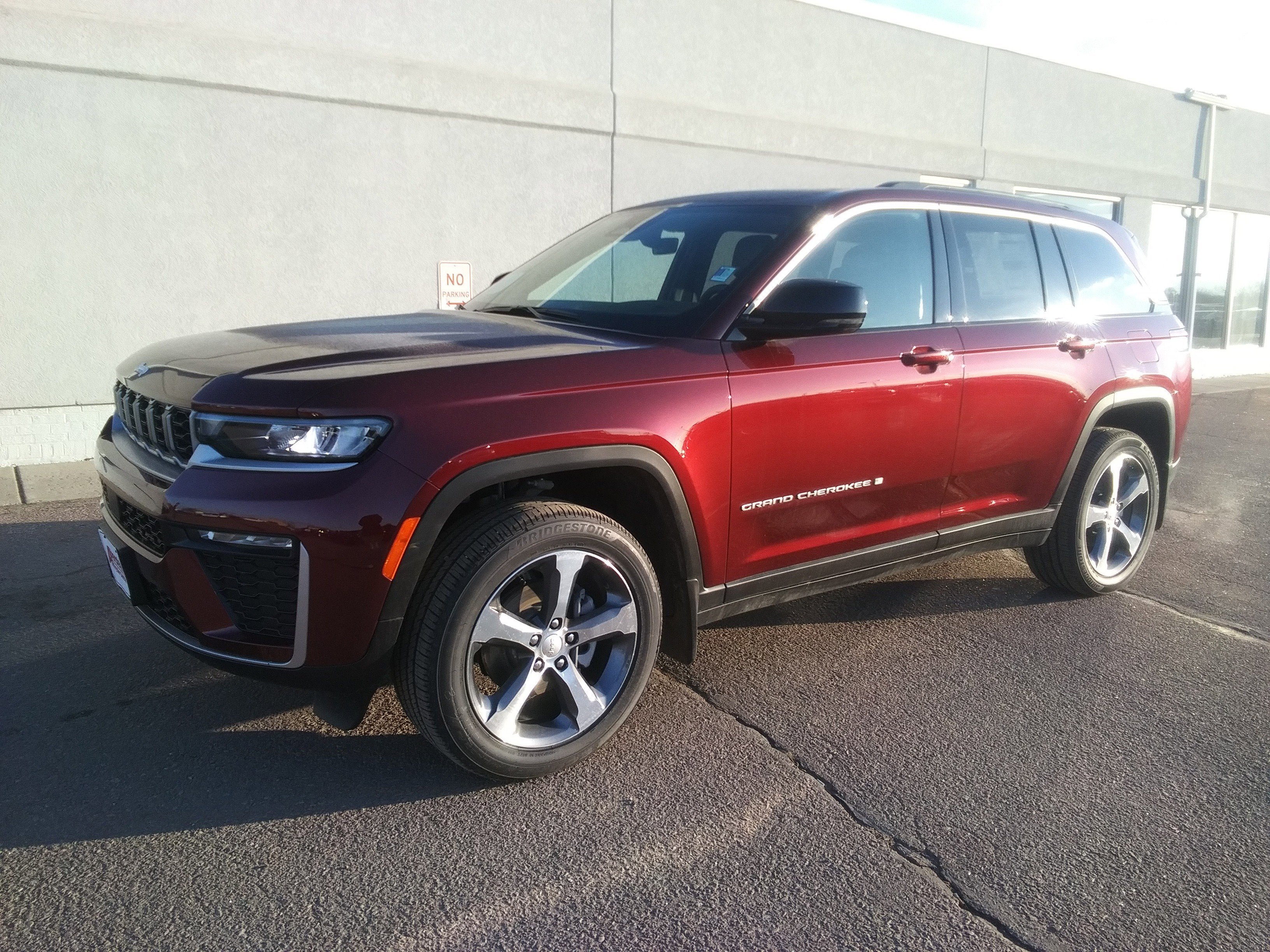 New 2026 Velvet Red Pearl-Coat Exterior Paint Jeep Limited image 2