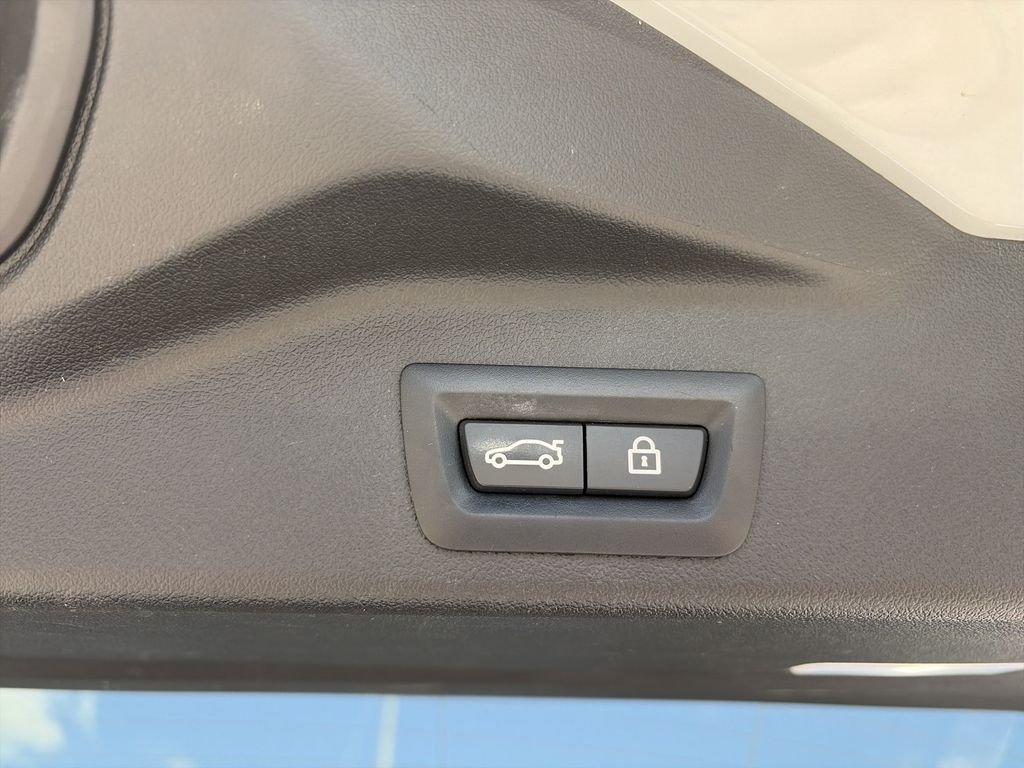 Used 2020 White BMW sDrive40i image 36