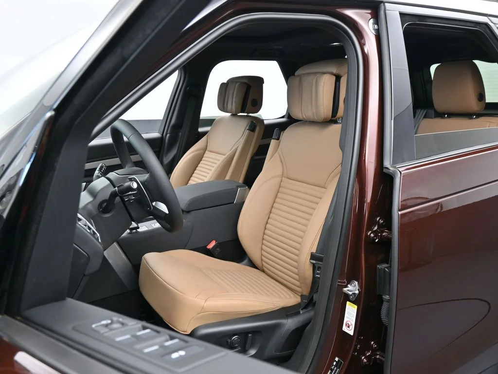 2026 Land Rover Discovery Gemini Edition - Photo 10