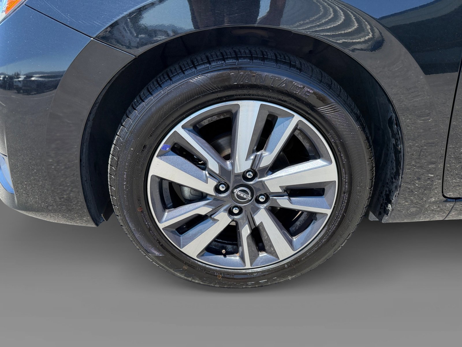 Used 2023 Super Black Nissan 1.6 SV image 9