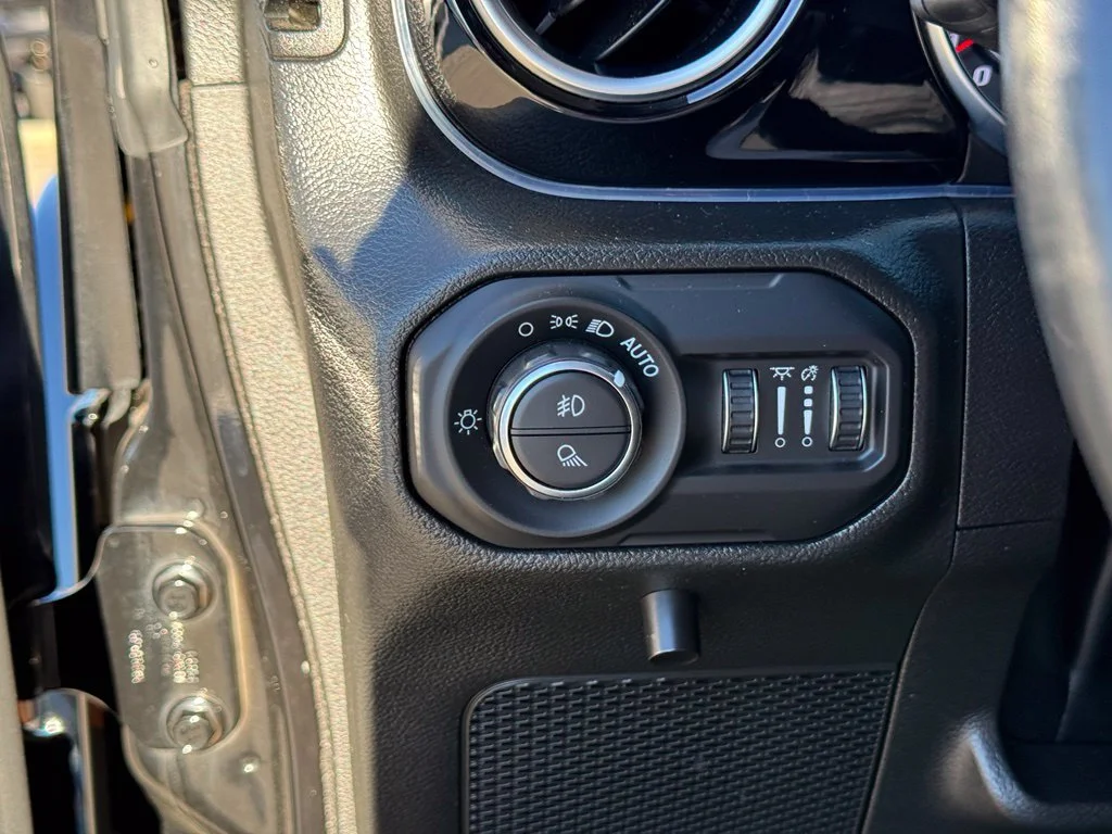 Used 2022 Black Jeep Rubicon image 22
