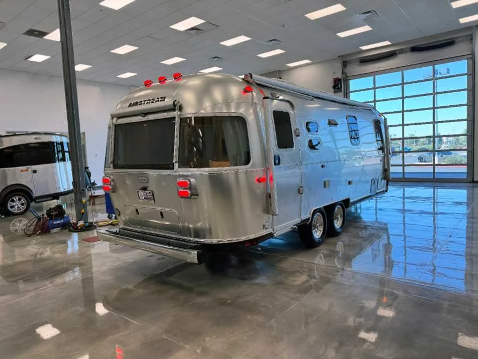 New 2027 SILVER AIRSTREAM  image 2