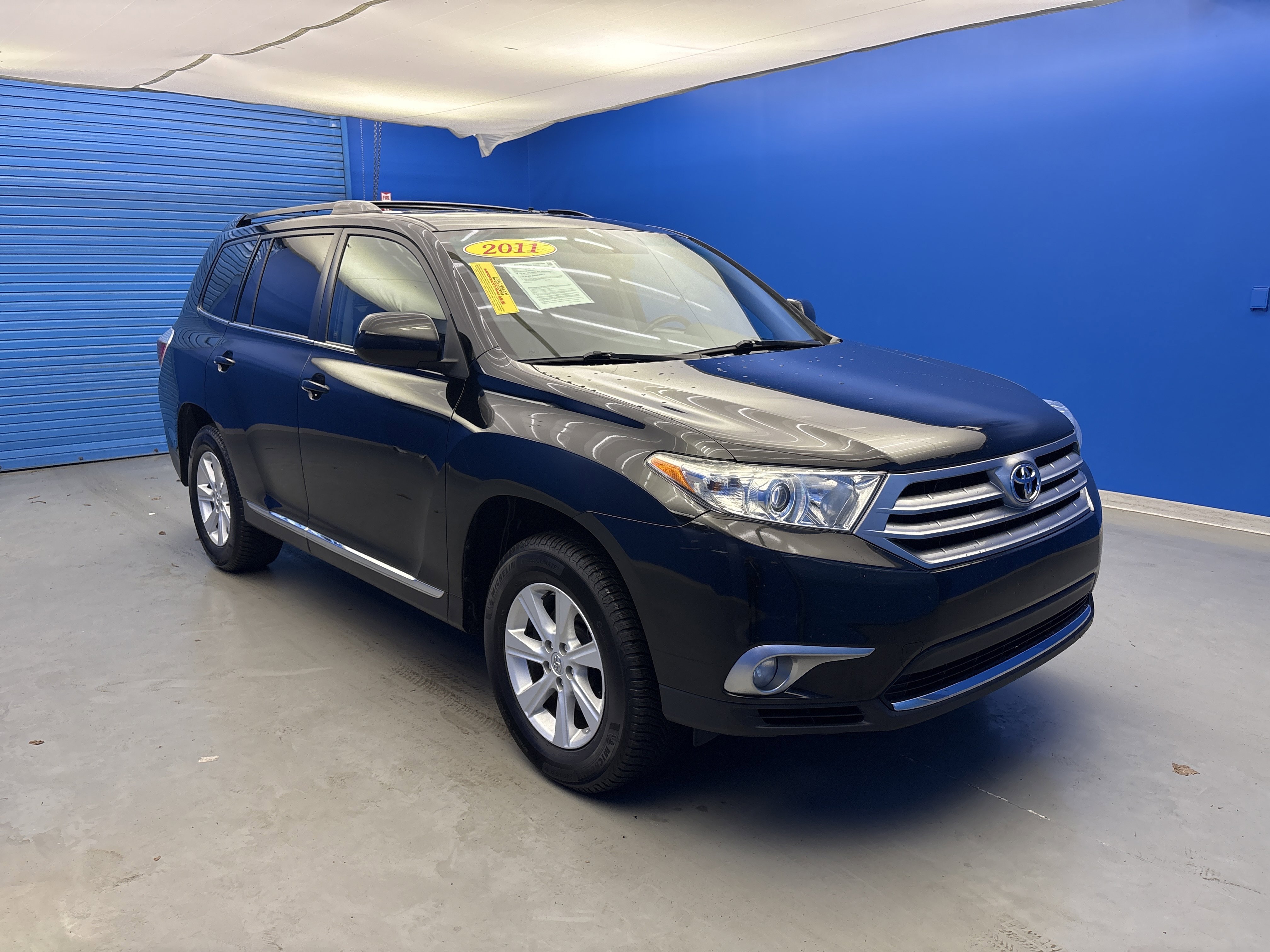 Used 2011 Toyota Highlander Base with VIN 5TDZK3EH5BS044769 for sale in Jeffersontown, KY