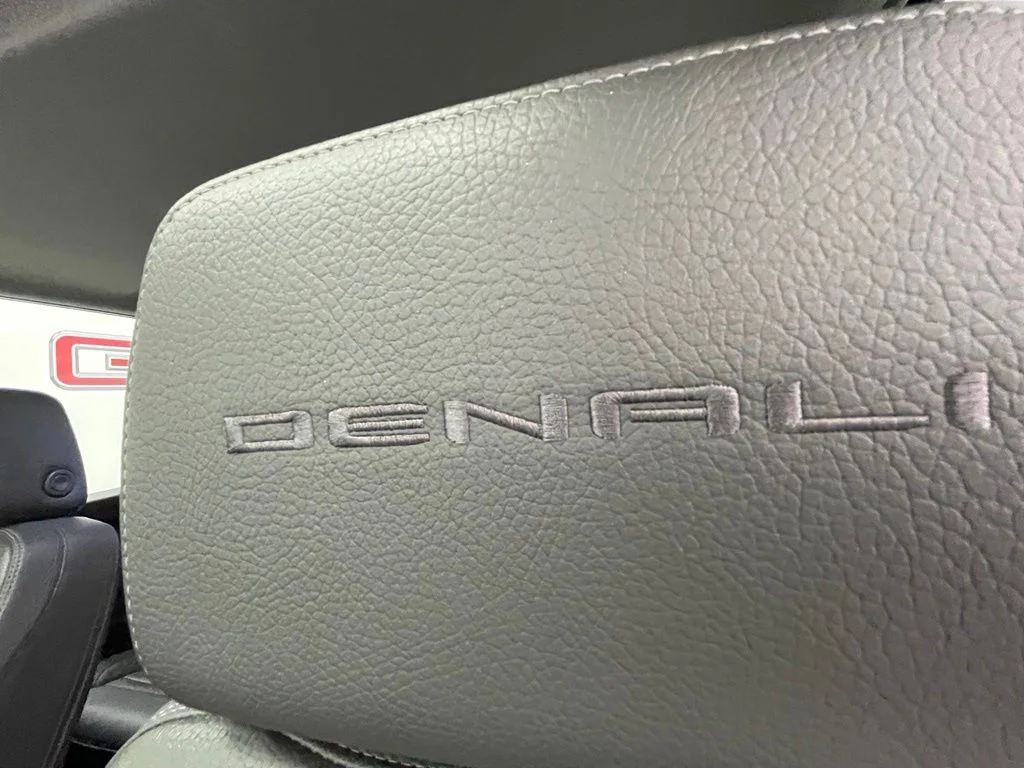 Used 2021 White GMC Denali image 24