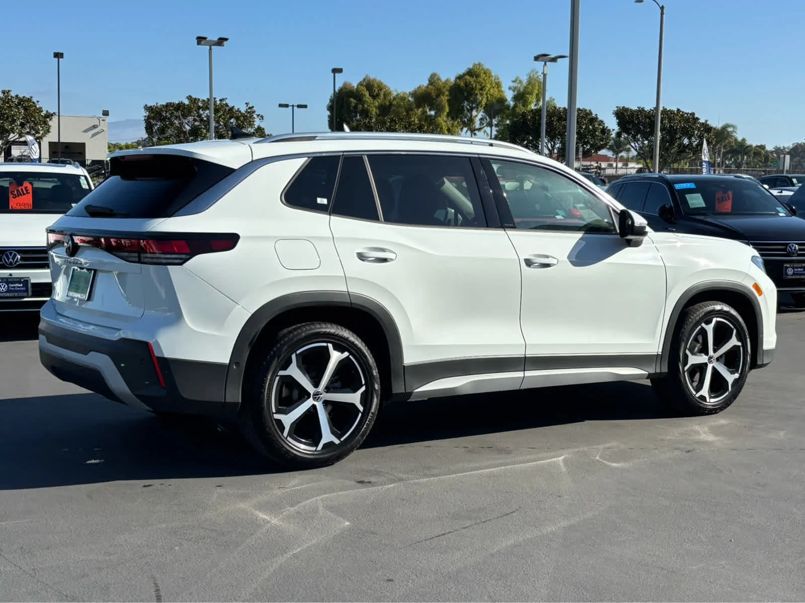 New 2026 PURE WHITE Volkswagen SE image 3