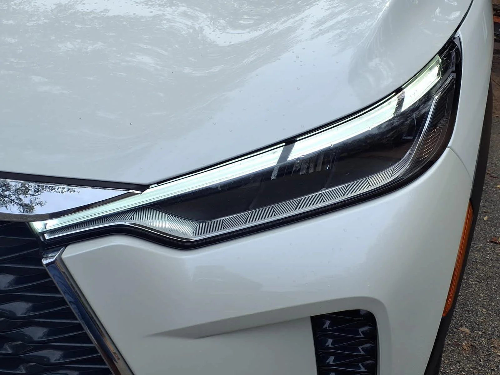Certified Used 2025 Majestic White INFINITI SENSORY image 8