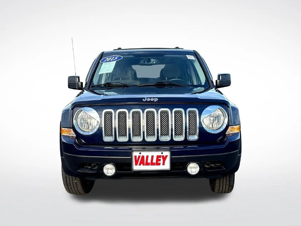 Used 2015 True Blue Pearlcoat Jeep Latitude image 2