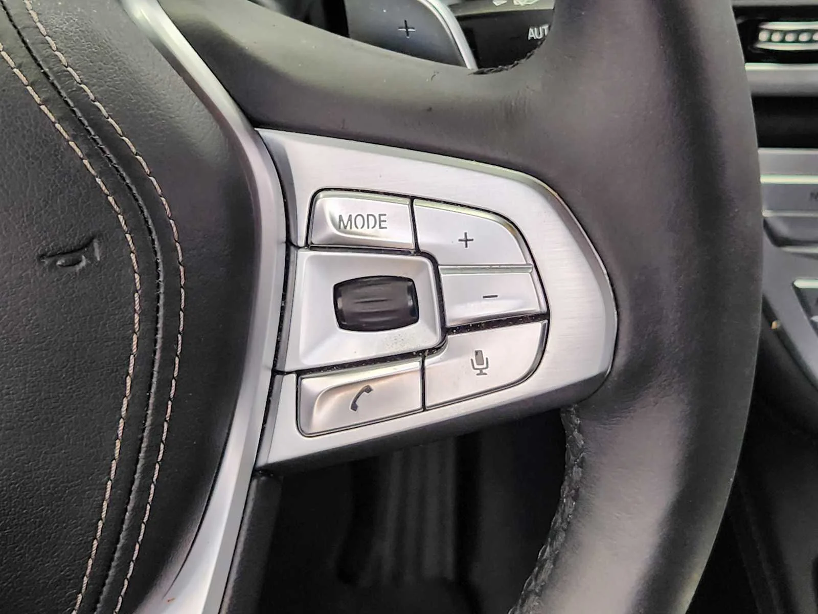 Used 2018 MINERAL WHITE BMW 750i image 22