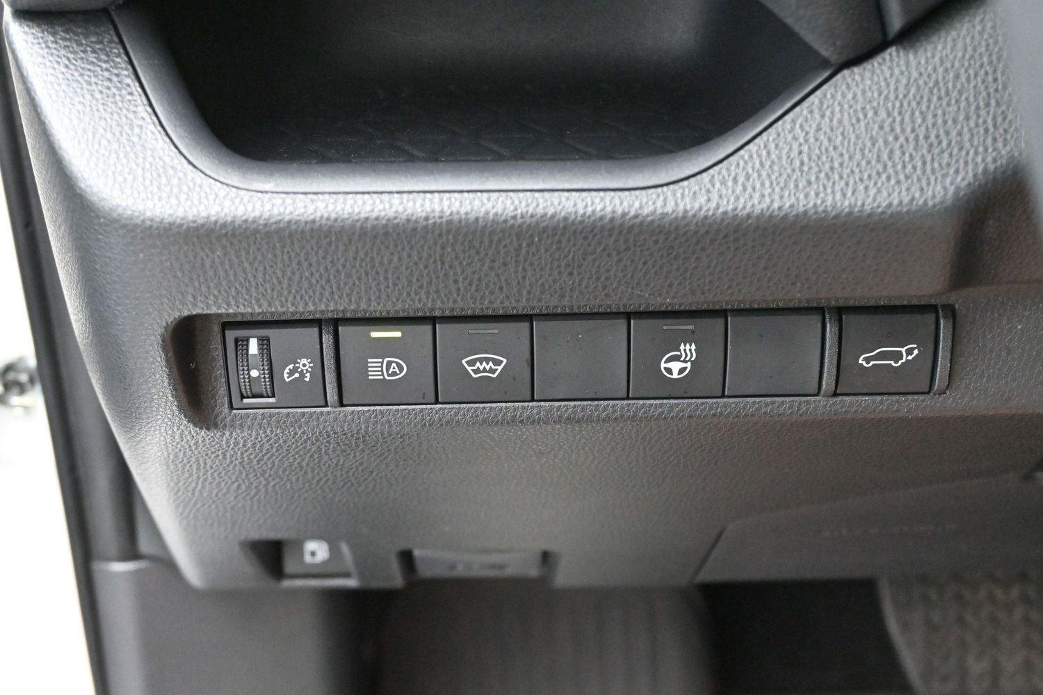 Used 2024 Ice Cap Toyota SE image 28