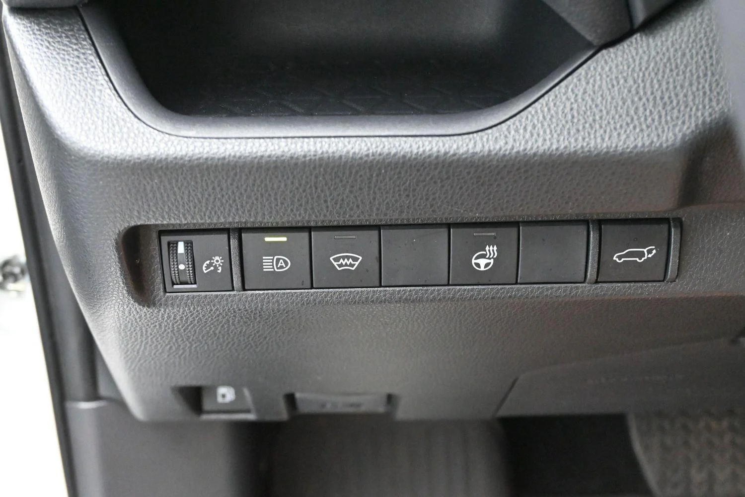 Used 2024 Ice Cap Toyota SE image 28