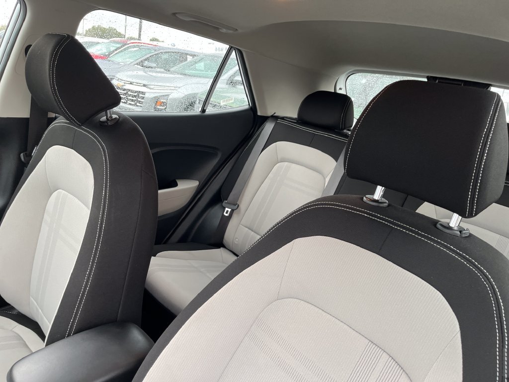 Used 2025 White Hyundai SEL image 12