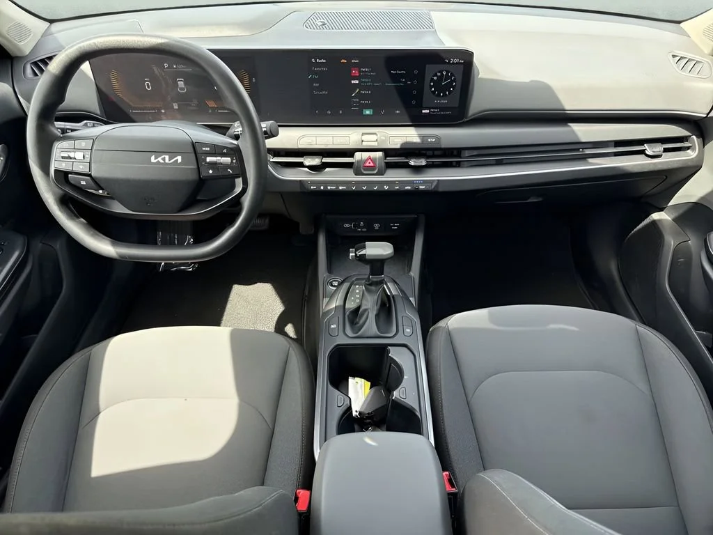 Used 2025 White Kia LXS image 11