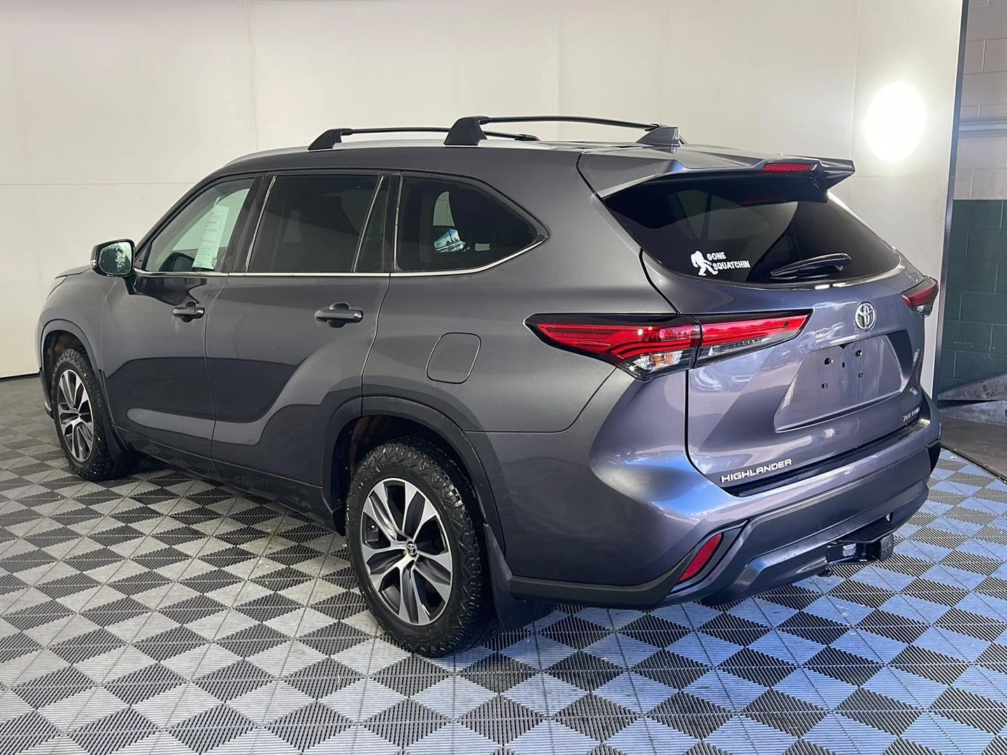 Used 2022 Magnetic Gray Metallic Toyota XLE image 10