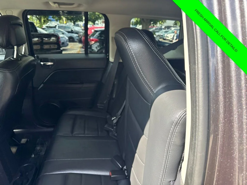 Used 2016 Crystal Metallic Jeep Latitude image 14