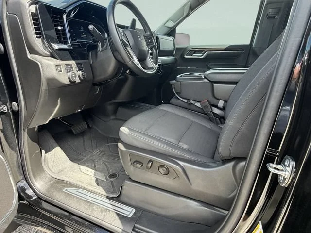 Used 2023 BLACK Chevrolet RST image 15