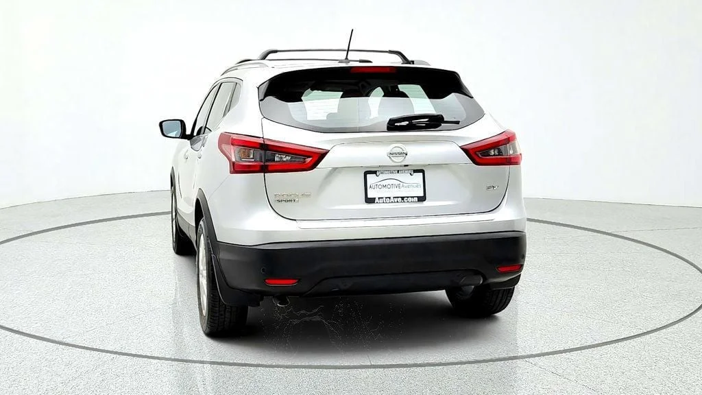 Used 2020 Brilliant Silver Metallic Nissan FWD SV image 6
