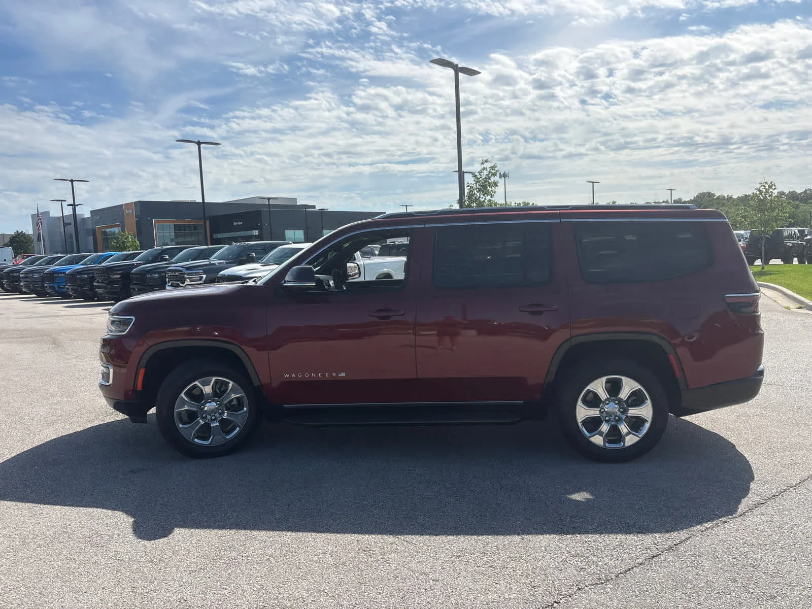 Used 2024 Velvet Red Pearlcoat Jeep  image 5