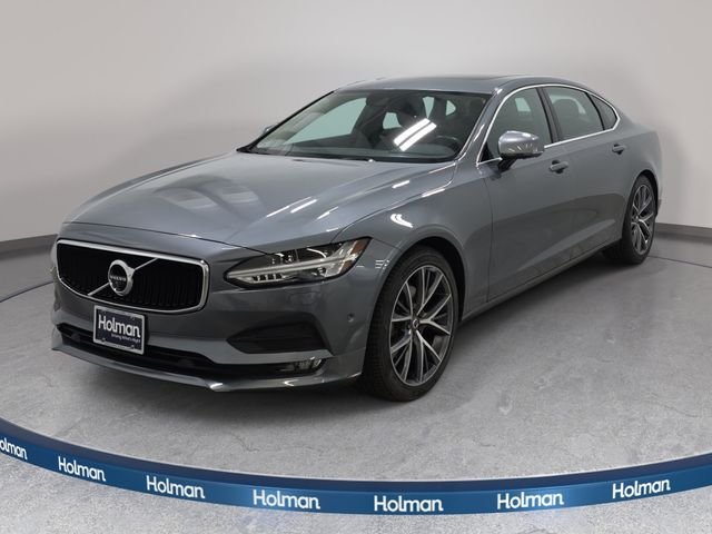 Used 2018 Gray Volvo T5 Momentum image 1