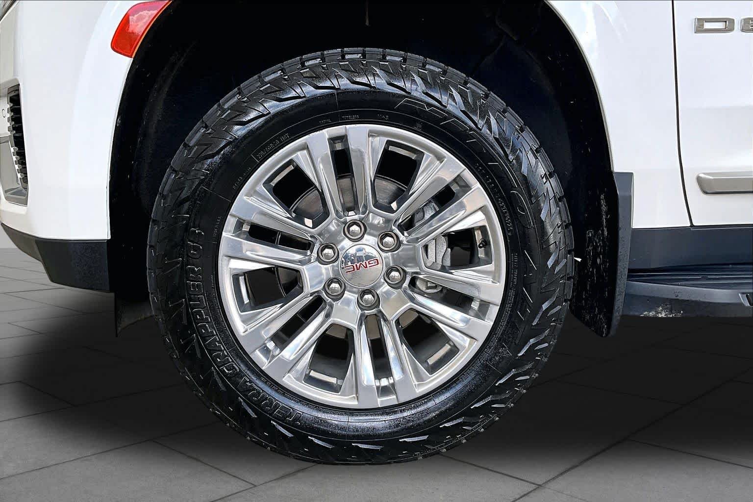Certified Used 2023 White Frost Tricoat GMC Denali image 11