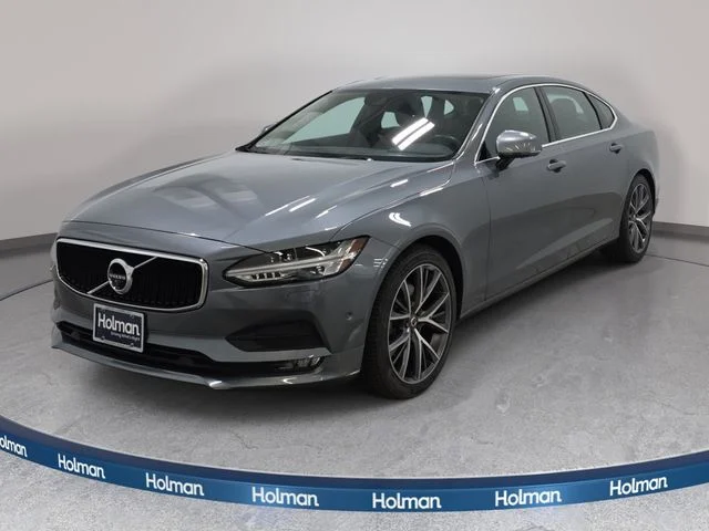 Used 2018 Gray Volvo T5 Momentum image 1