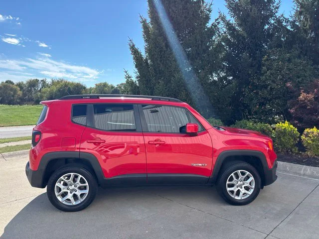 Used 2016 Colorado Red Jeep Latitude image 5