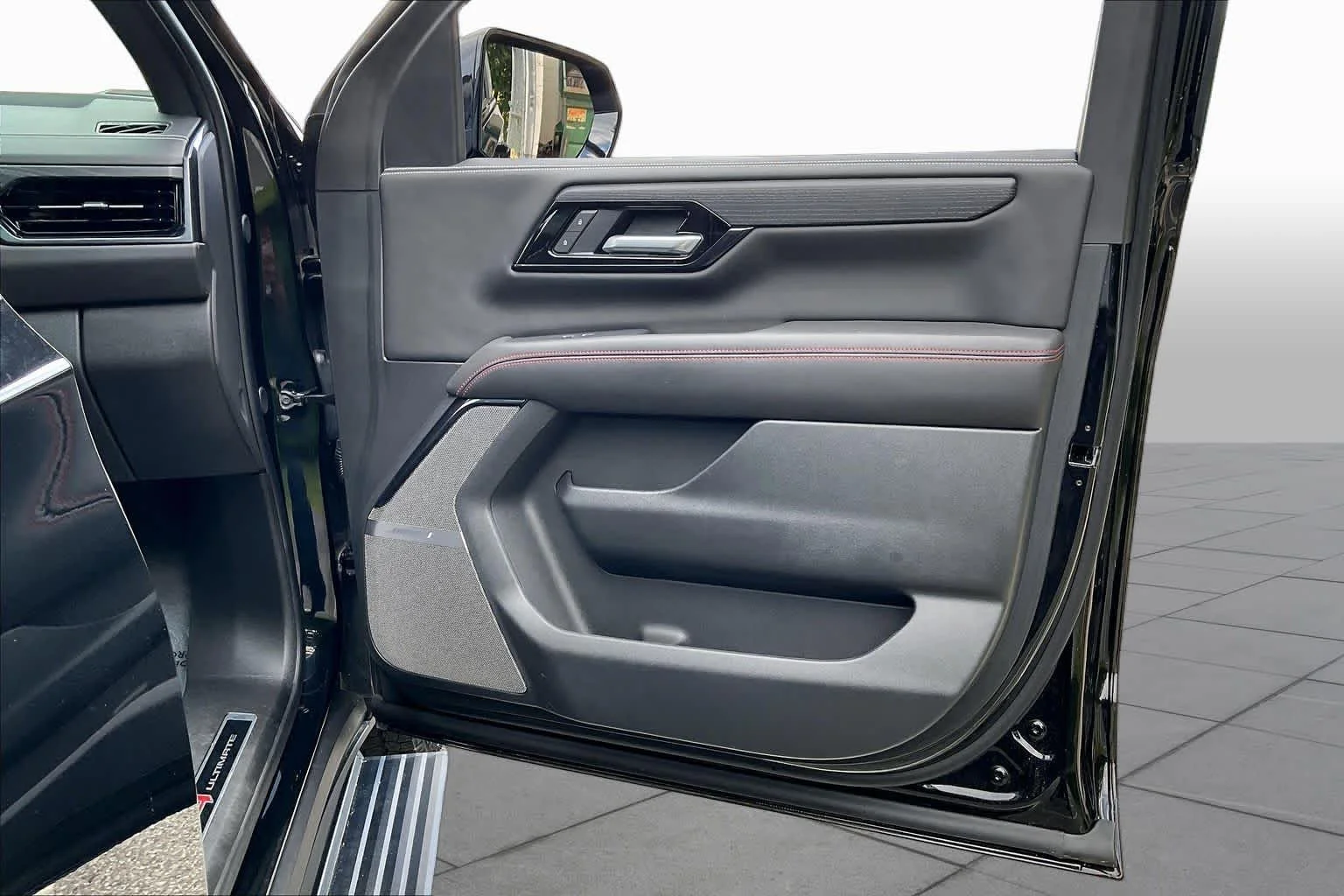 Used 2025 Onyx Black GMC AT4 Ultimate image 22