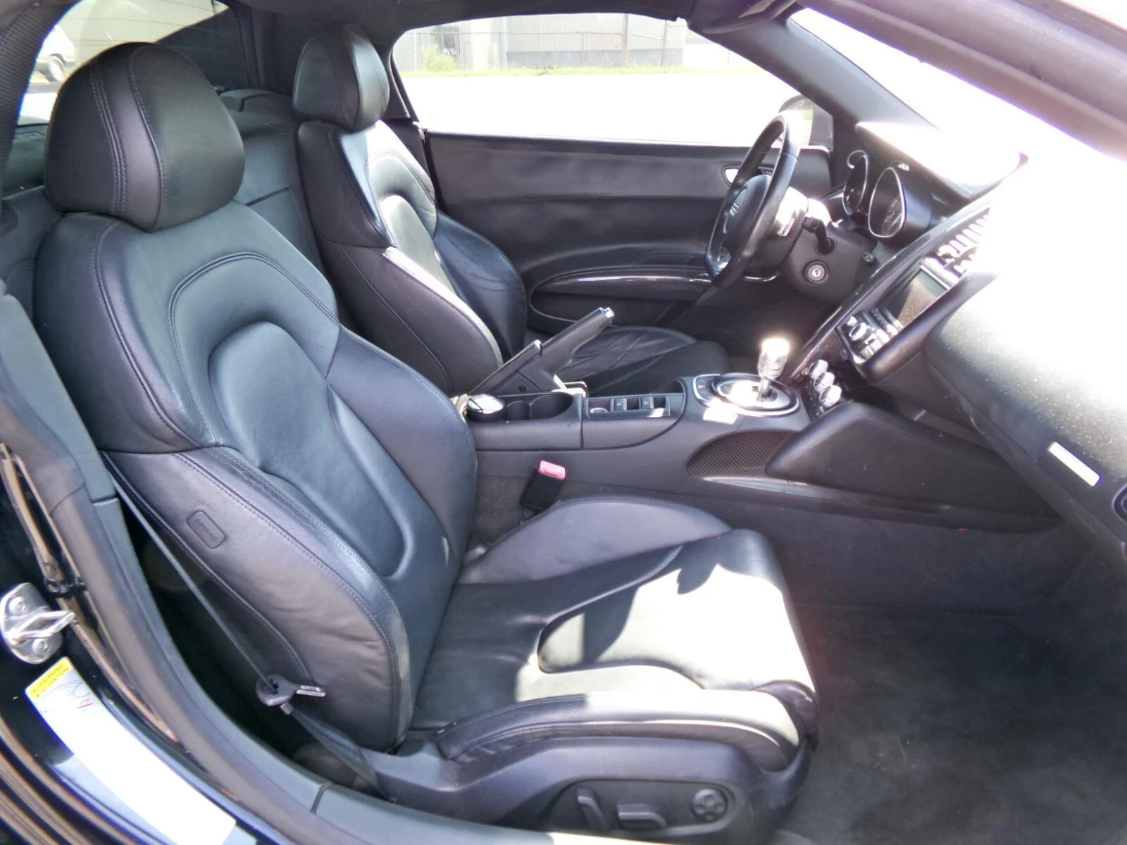 Used 2011  Audi 5.2L image 13