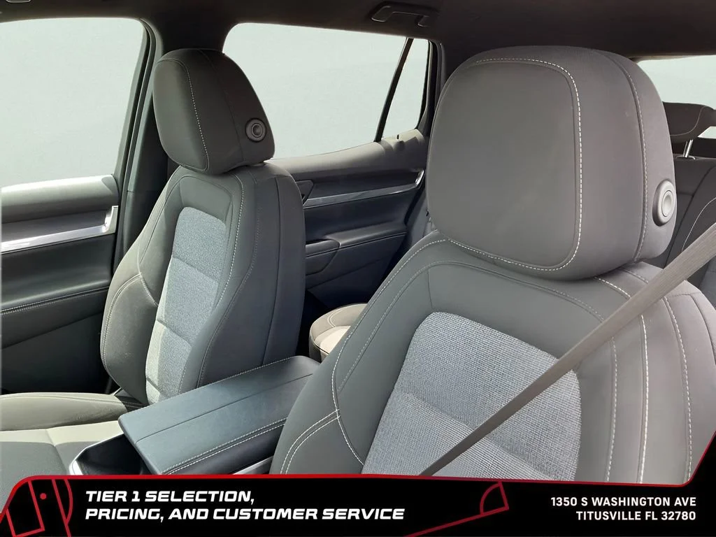 Used 2025 Summit White GMC Elevation image 14