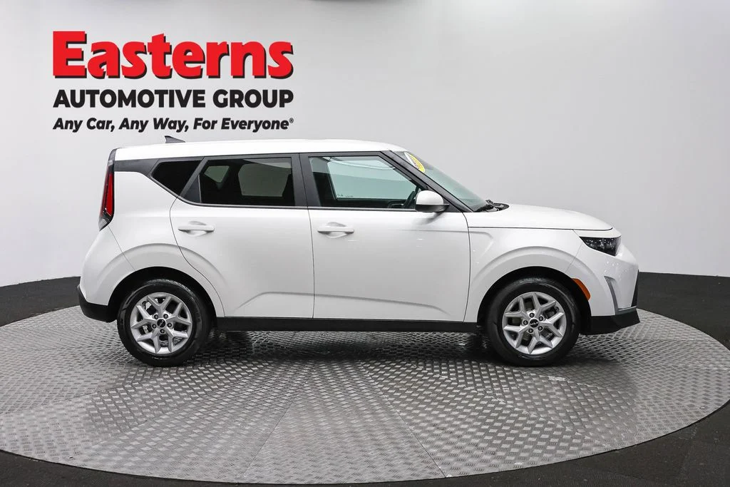 Used 2024 White Kia LX image 4