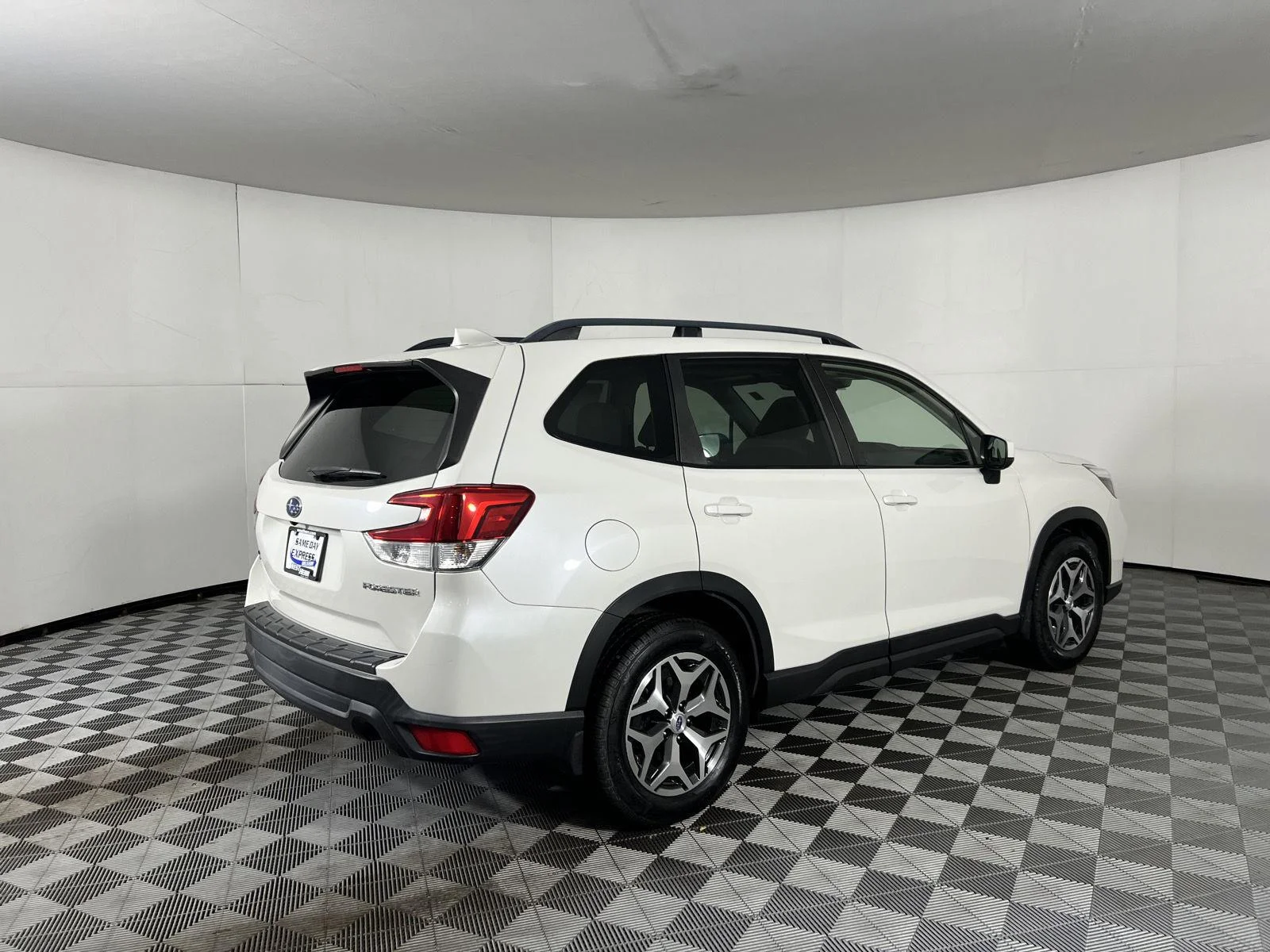 Used 2019 Crystal White Pearl Subaru Premium image 25