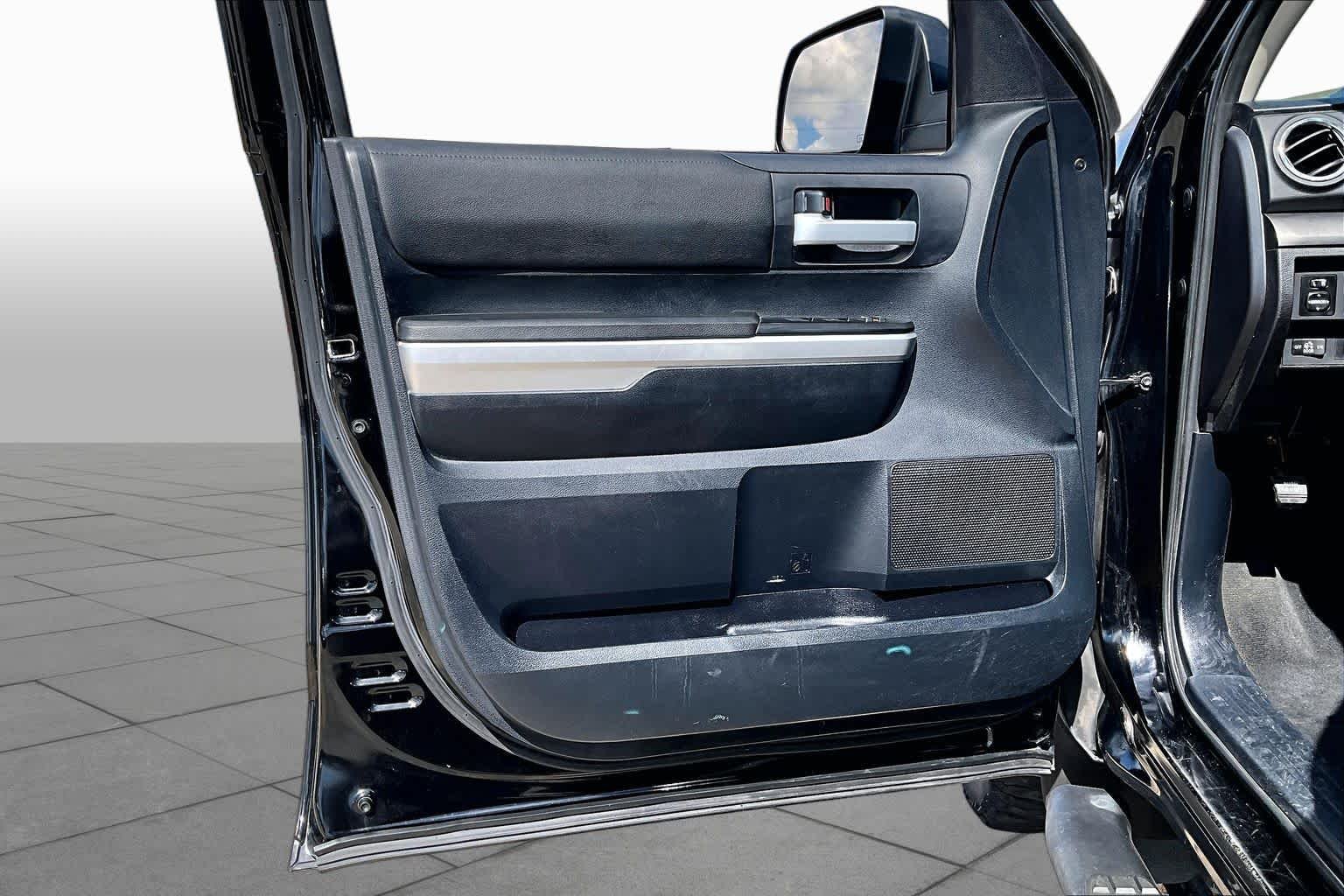 Used 2014 Black Toyota SR5 image 22