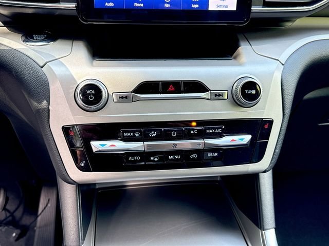 Used 2023 White Ford XLT image 19