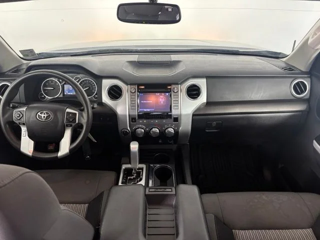 Used 2015 Silver Toyota SR5 image 28