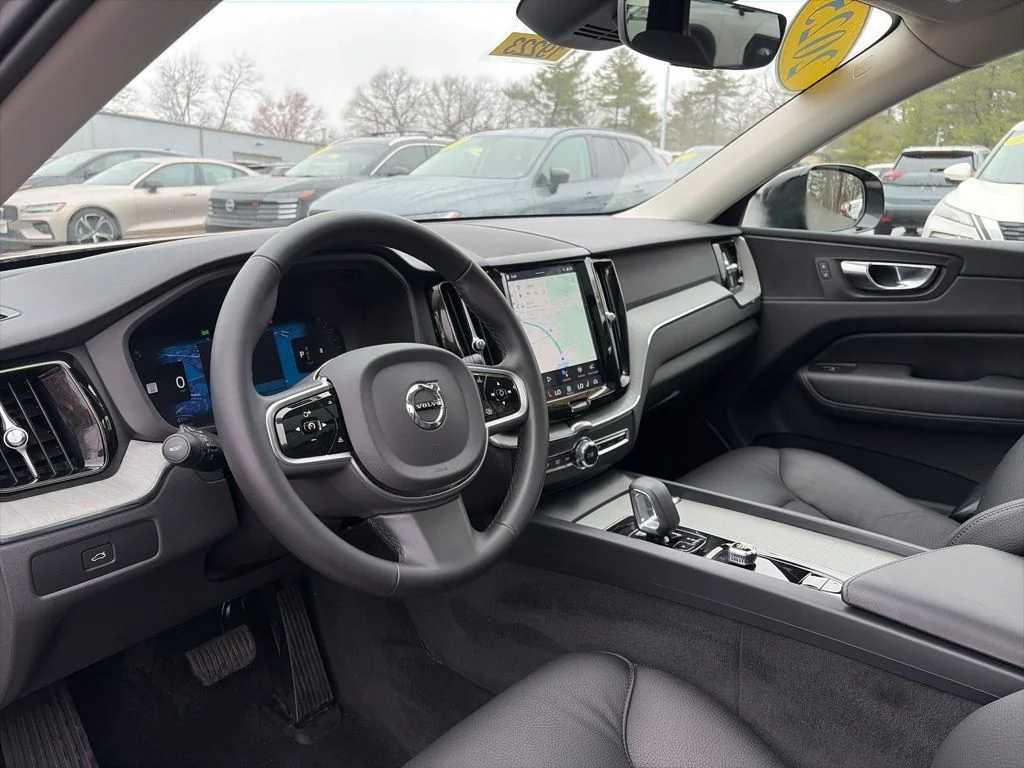 2025 Volvo XC60 Plus - Photo 15