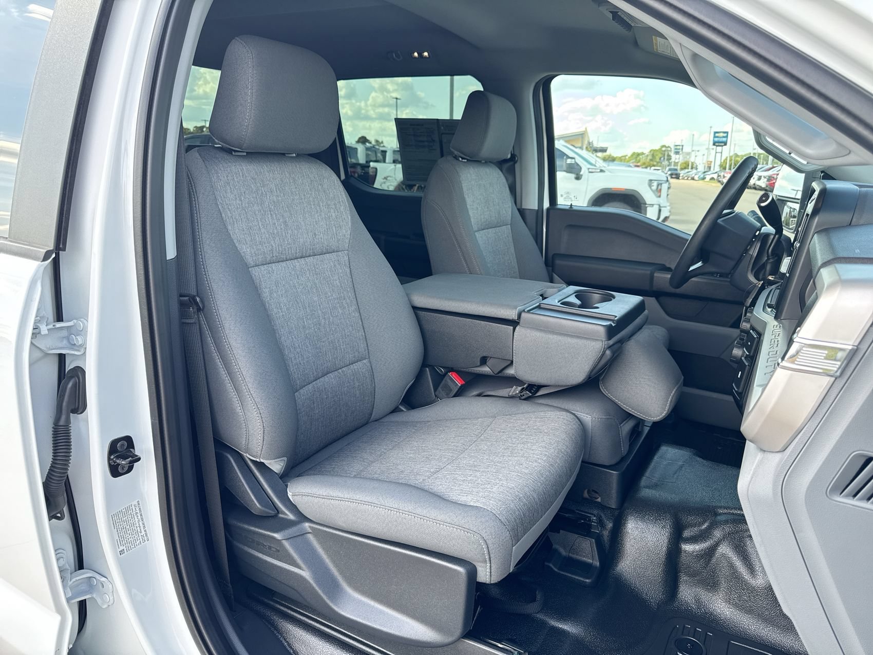 Used 2025 Oxford White Ford XL image 23